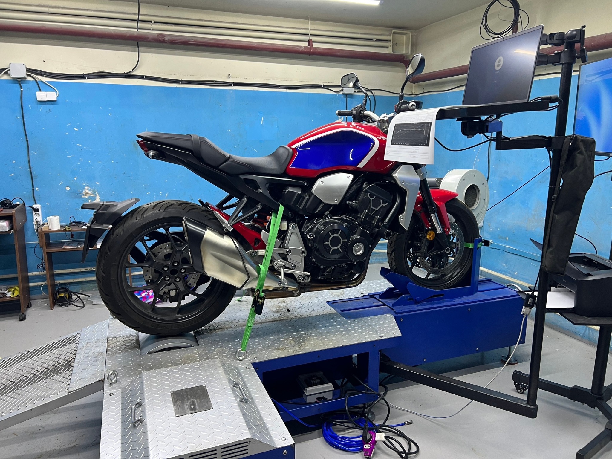 Motorcycle on dyno at 101DYNOLAB